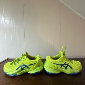 Asics tenniss court shoes